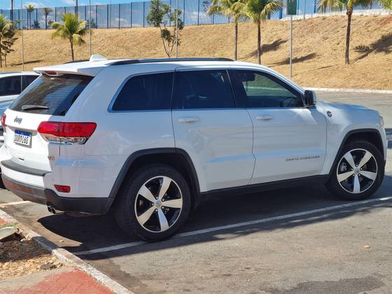 JEEP GRAND CHEROKEE 3.6 LAREDO 4X4 V6 24V GASOLINA 4P AUTOMÁTICO JEEP GRAND CHEROKEE 3.6 LAREDO 4X4 V6 24V GASOLINA 4P AUTOMÁTICO